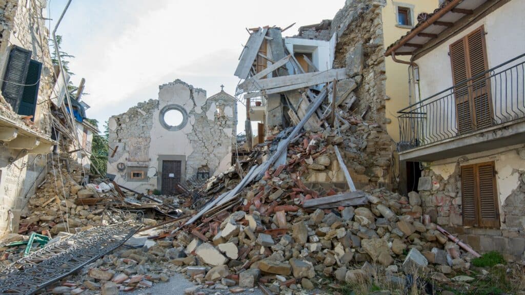 Homes destruction from an earthquake